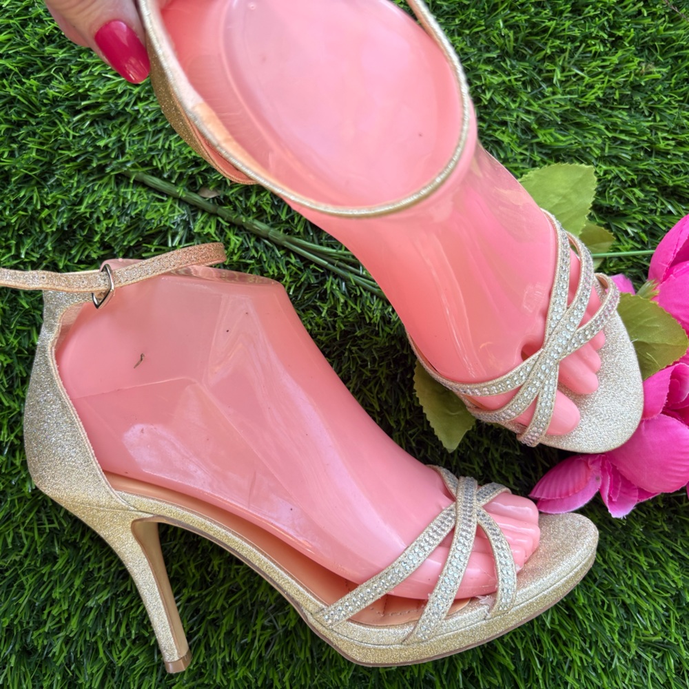BADGLEY MISCHKA FORMAL WEDDING GOLD GLITTER ANKLE STRAPPY RHINESTONE HEELS 7.5